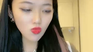 能听懂几句普通话的光头老外国内宾馆嫖妓还挺会玩的让小姐穿着高跟坐在高脚椅上干