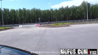 年轻的继女与爸爸一起试镜并口交