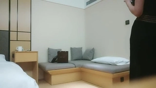 長相甜美妹子激情啪啪，穿著高跟鞋翹屁股後入大力猛操…