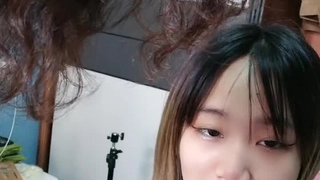 「必撸精品」怎么会遇到如此骚的学妹呢？内射潮喷两合一，让你一次看爽！